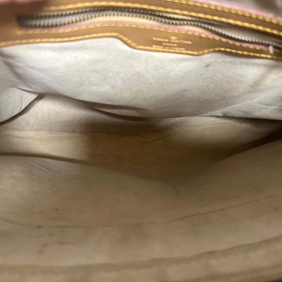 Louis Vuitton Paris France - Picture 6 of 9